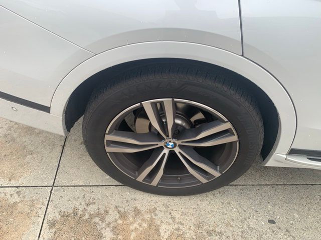 Used 2022 White BMW xDrive40i image 8