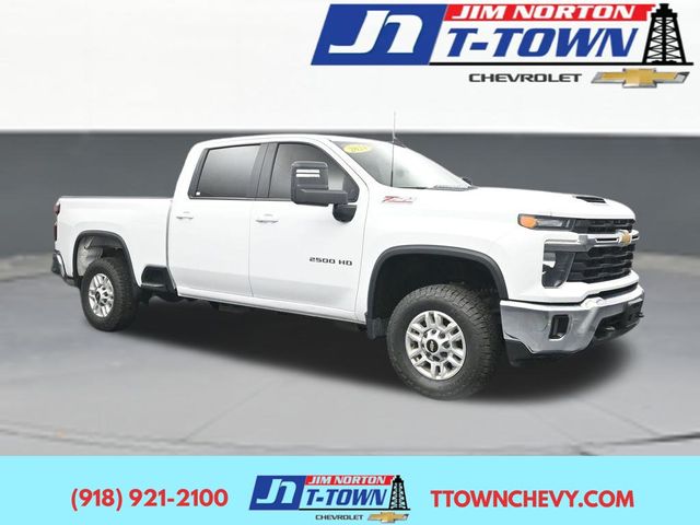 Summit White 2024 Chevrolet Silverado 2500HD Pickup Truck Four-Wheel Drive Automatic
