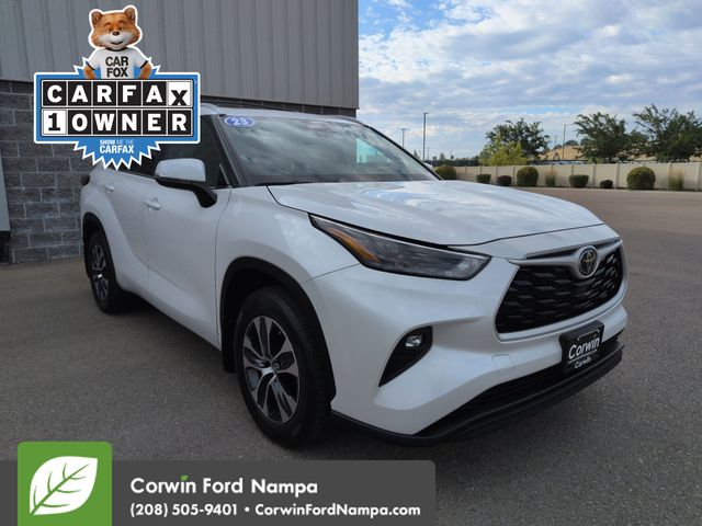 White (Wind Chill Pearl) 2023 Toyota Highlander SUV / Crossover All-Wheel Drive 8-Speed Automatic