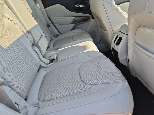 2019 Jeep Cherokee - Image 30