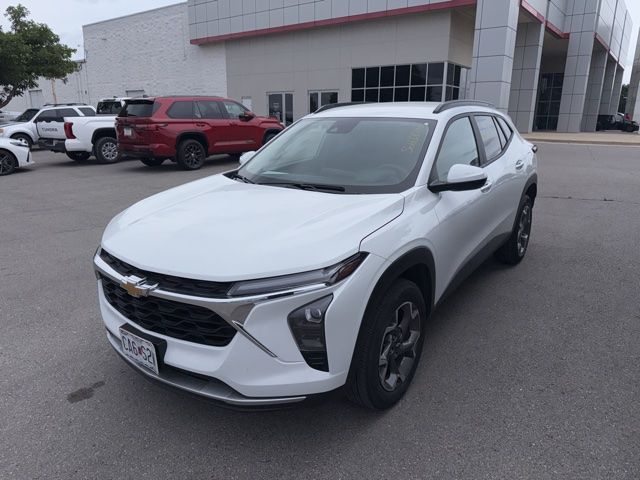 2025 Chevrolet Trax LT's photo