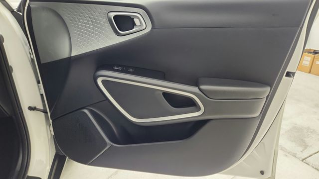 2022 Kia Soul LX White at Gullo Toyota