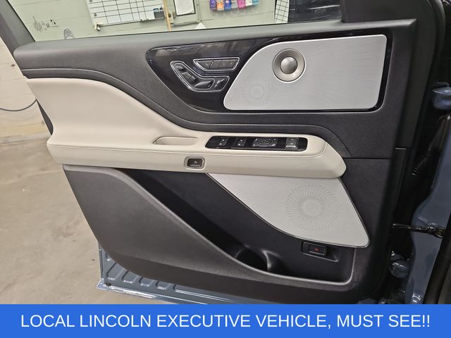 Used 2025 Blue Lincoln Reserve image 28