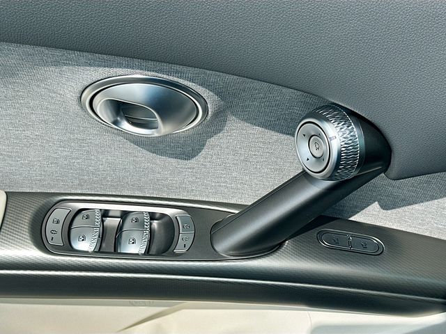 2025 Genesis GV60 Standard 20