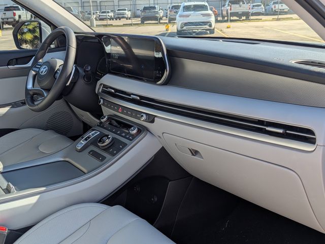 Used 2025 White Hyundai SEL image 26