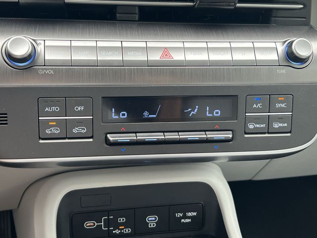 Used 2025 White Hyundai SEL image 21