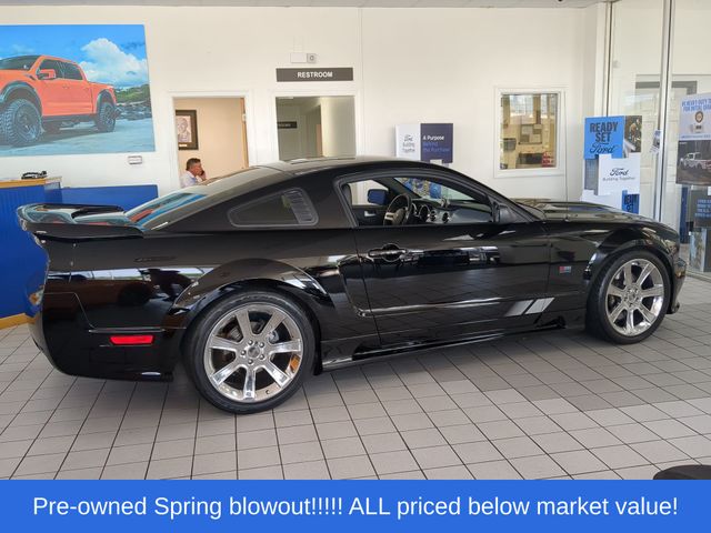 Used 2005 Black Ford GT Premium image 11