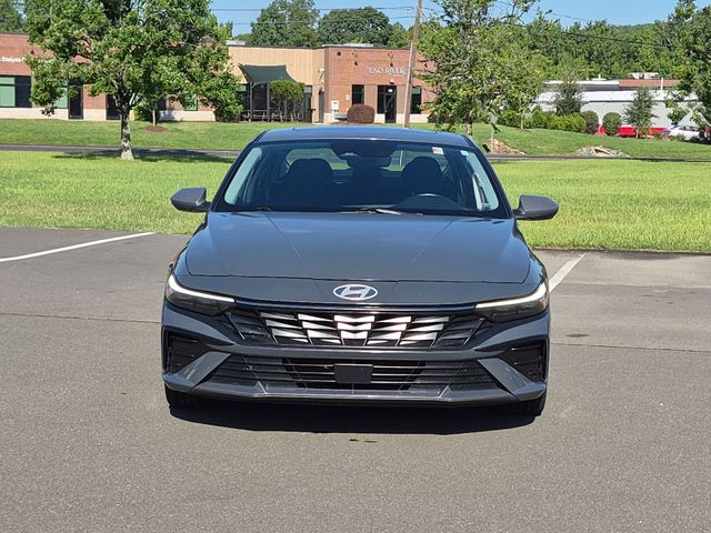 Used 2025 Gray Hyundai SEL Convenience image 16