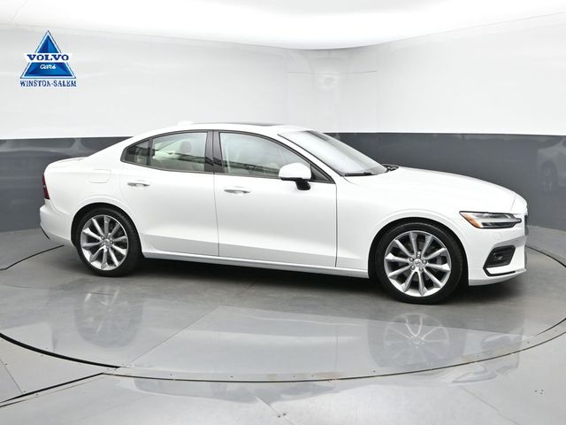 2020 Volvo S60 T5 Momentum FWD