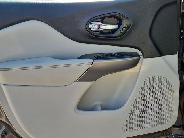 2019 Jeep Cherokee - Image 15