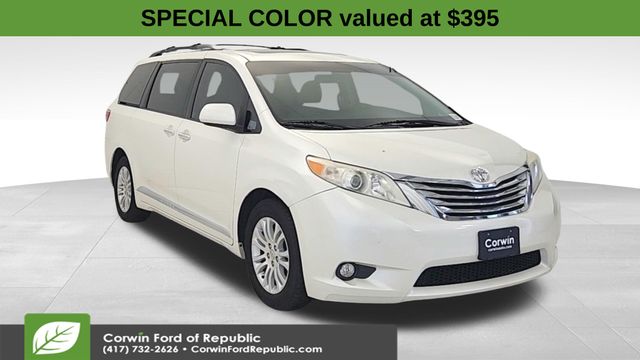 White (Blizzard Pearl) 2017 Toyota Sienna XLE Premium 8-Passenger FWD Minivan Front-Wheel Drive 8-Speed Automatic