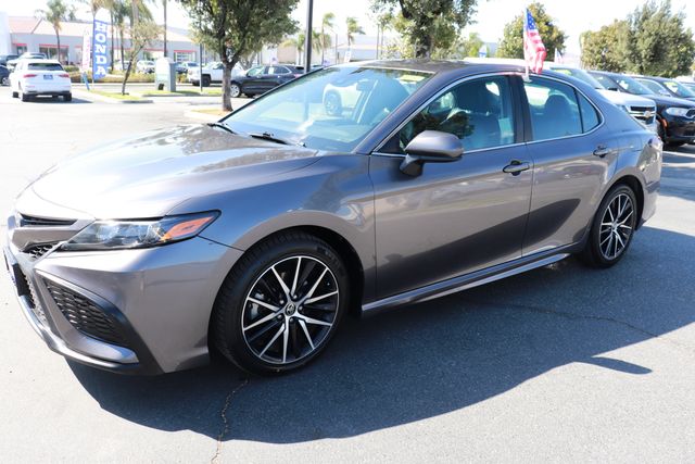 2021 Toyota Camry SE 3