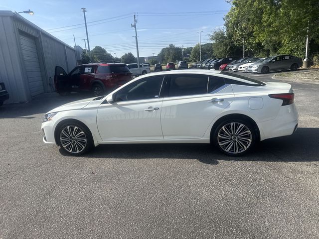 Used 2025 White Nissan 2.5 SL image 8