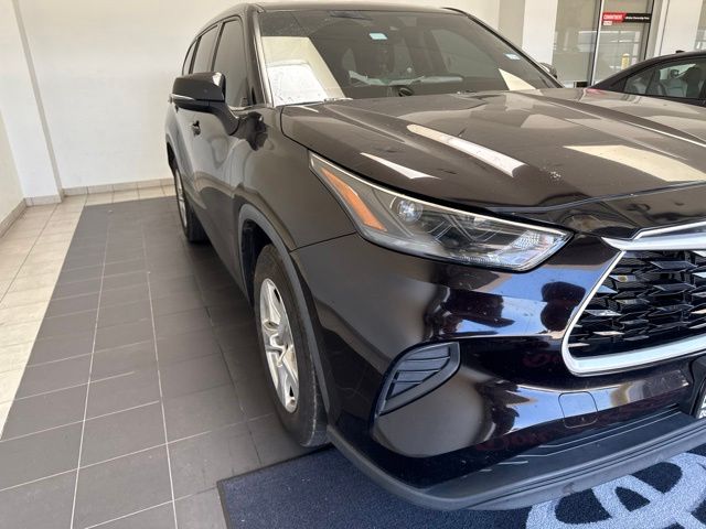 2022 Toyota Highlander L Brown at Bravo Nissan