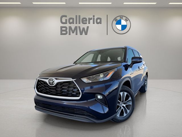 2023 Toyota Highlander XLE's photo
