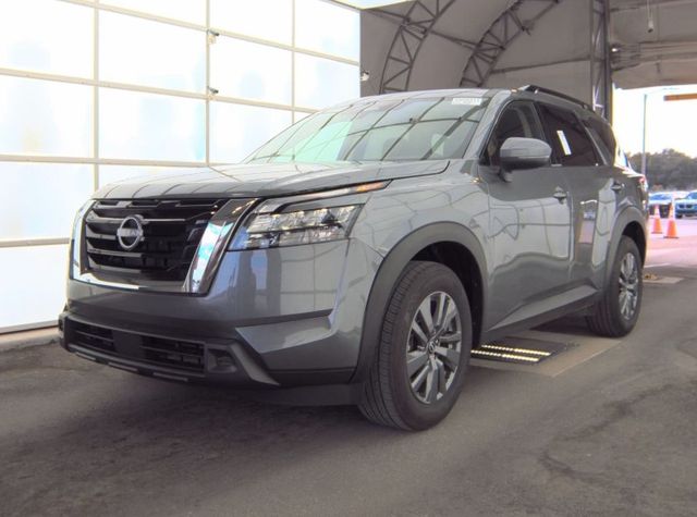 View vehicle photo 2