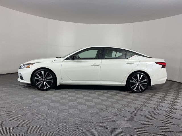 2022 Pearl White Tricoat Nissan Altima 2.5 SR FWD Sedan