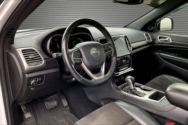 Used 2020 White Jeep Altitude image 17