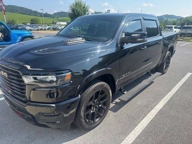 2025 RAM 1500 Laramie Crew Cab 4WD