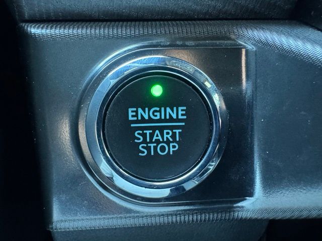 Used 2023 White Ford Platinum image 32