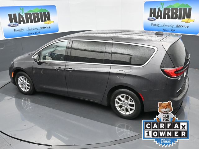 2023 Chrysler Pacifica Touring L photo
