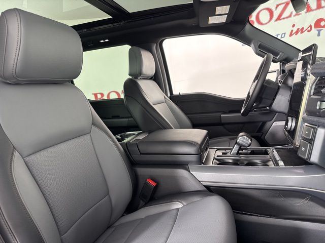 2025 Oxford White Ford F-150 Lightning Lariat AWD Truck
