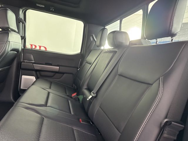 2025 White Ford F-150 Lariat 4X4 Truck