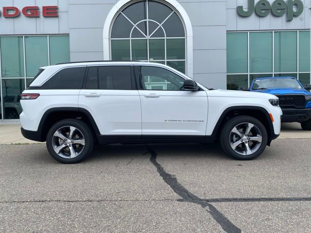 2026 Jeep Grand Cherokee Limited - Bright White Clearcoat exterior view 4