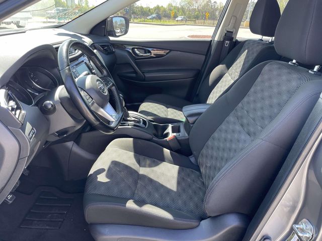 Used 2022 Gray Nissan SV image 13