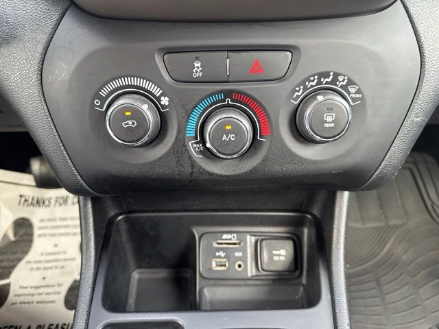 Used 2017 Silver Jeep Sport image 28