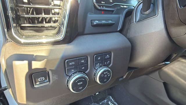 2025 GMC Sierra 2500HD Denali 37