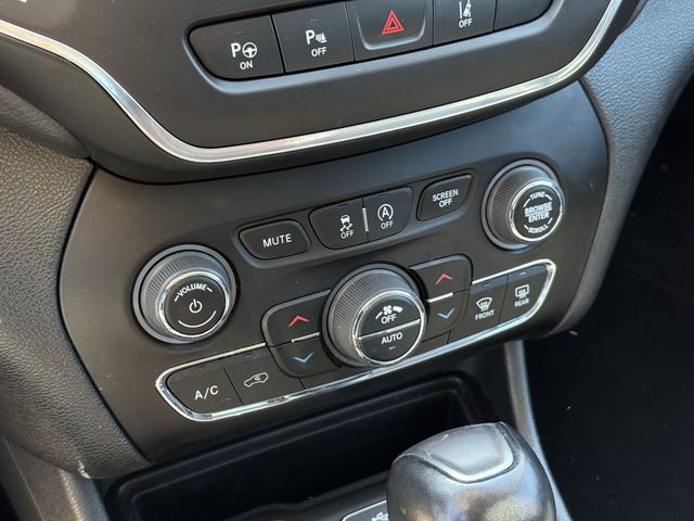 2023 Jeep Cherokee Altitude White at Wharton Chevrolet GMC