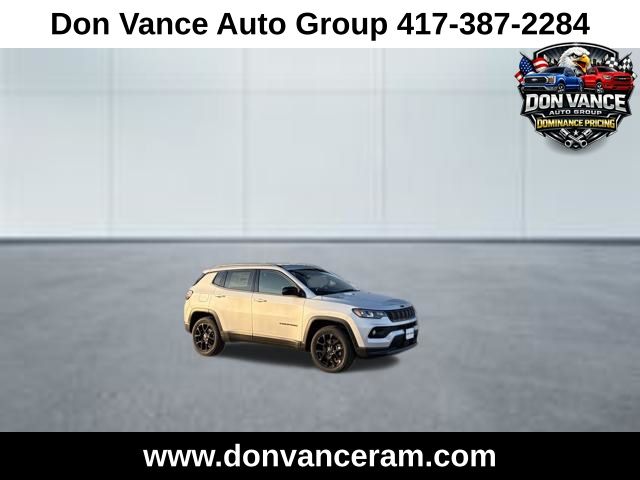 Silver Zynith Metallic Clearcoat 2026 Jeep Compass Latitude 4WD SUV / Crossover Four-Wheel Drive 8-Speed Automatic
