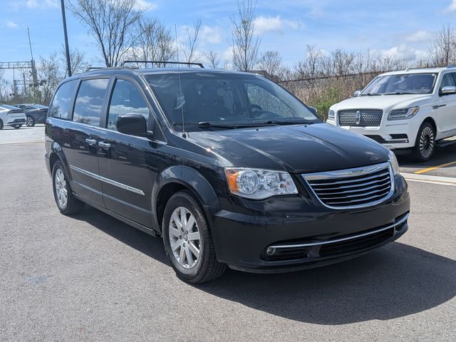 2015 Chrysler Town & Country - Image 7