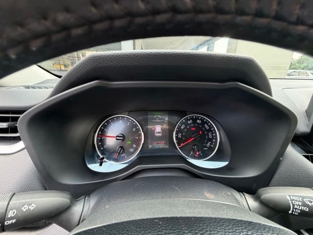 Used 2020 Silver Toyota XLE Premium image 12