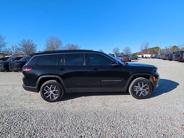 New 2025 Diamond Black Crystal Pearl-Coat Exterior Paint Jeep Limited image 6