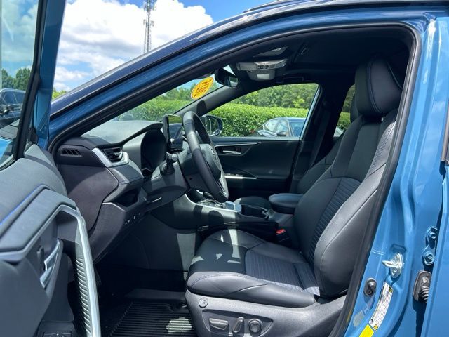 2025 Toyota RAV4 XSE - Photo 17