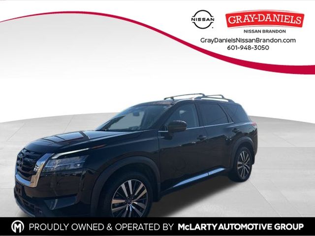2022 Nissan Pathfinder Platinum's photo