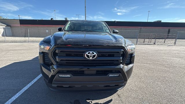 2025 Toyota Tacoma SR5 - Photo 10