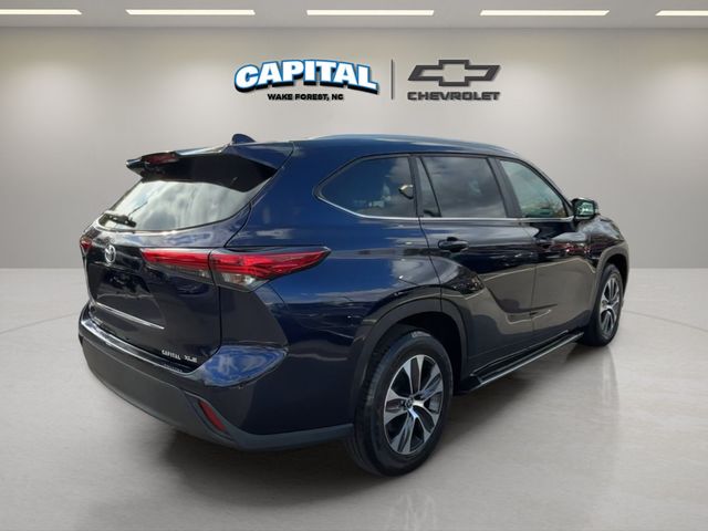 Used 2023  Toyota XLE image 5
