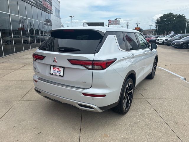 2024 Mitsubishi Outlander SE  at Royal Nissan