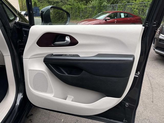 2018 Chrysler Pacifica - Image 22