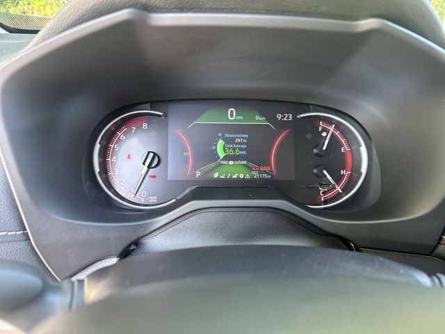 Used 2025 White Toyota LE image 18