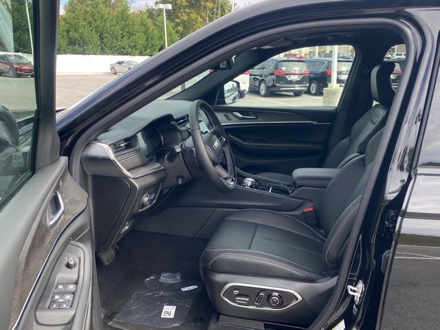 new 2025 Jeep Grand Cherokee car, priced at $52,418