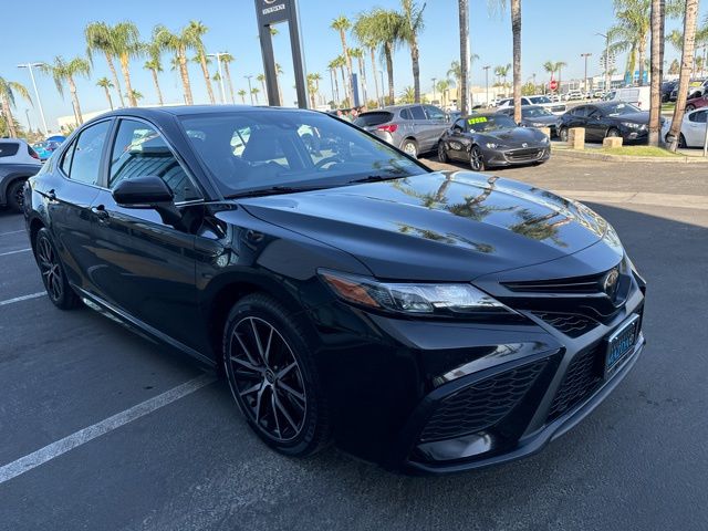 2022 Toyota Camry SE 3