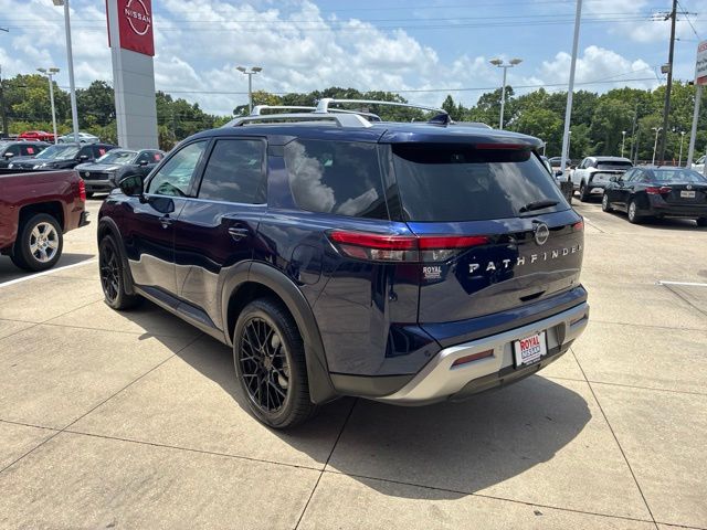 2024 Nissan Pathfinder SL - 4