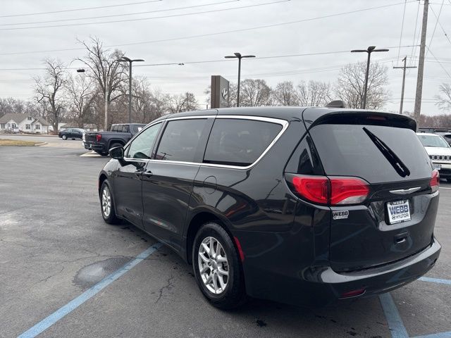 Used 2023 Black Chrysler LX image 18