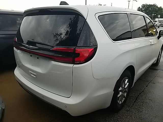 Used 2024 Chrysler Pacifica Van
