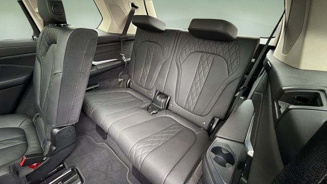 Used 2023 Black BMW xDrive40i image 34