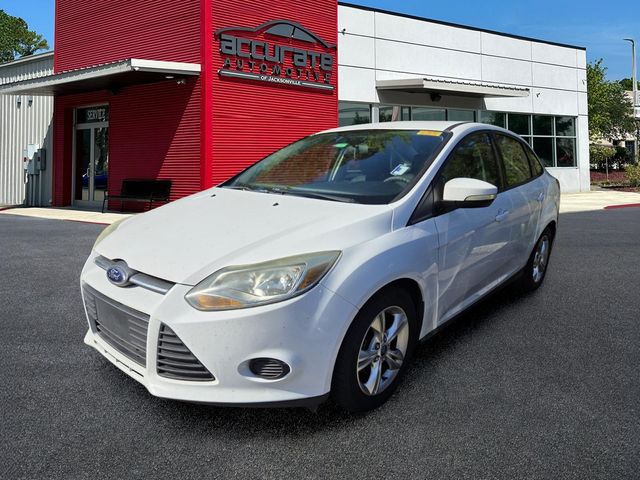 White 2014 Ford Focus SE Sedan Front-Wheel Drive 6-Speed Automatic